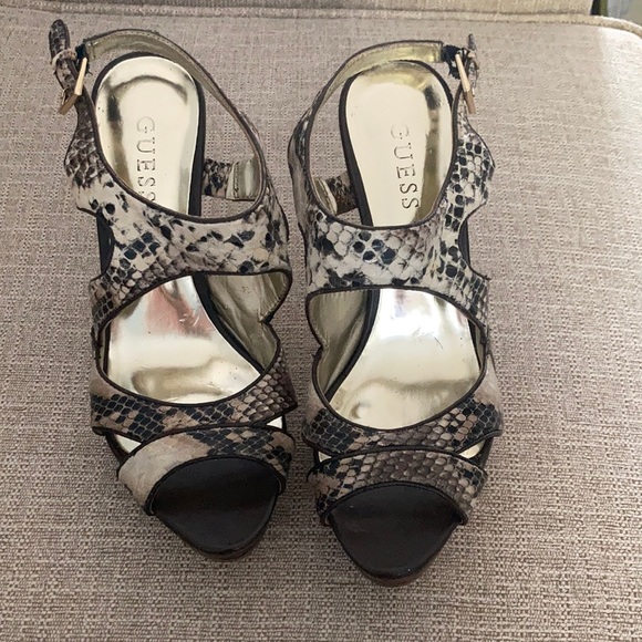 Guess nude,gold and snake print ankle strap - Picture 3 of 5